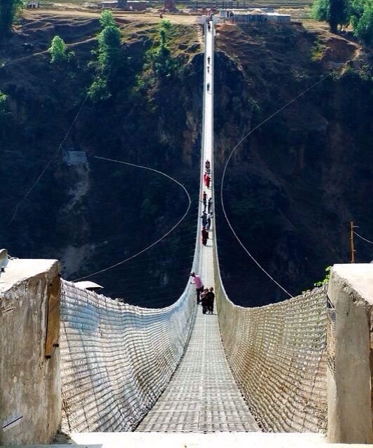Kushma suspension bridge above the Kali Gandaki gorge