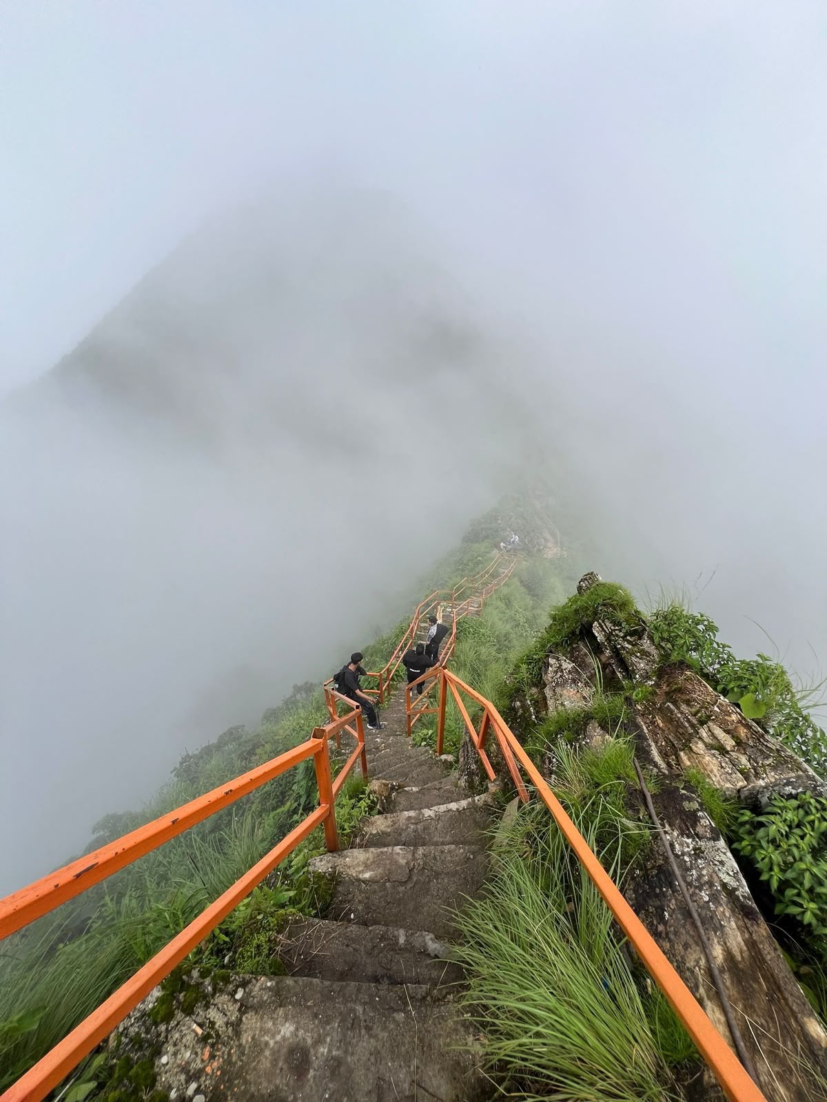 Trail to Latarambeshwor Mahadev Temple near Kathmandu